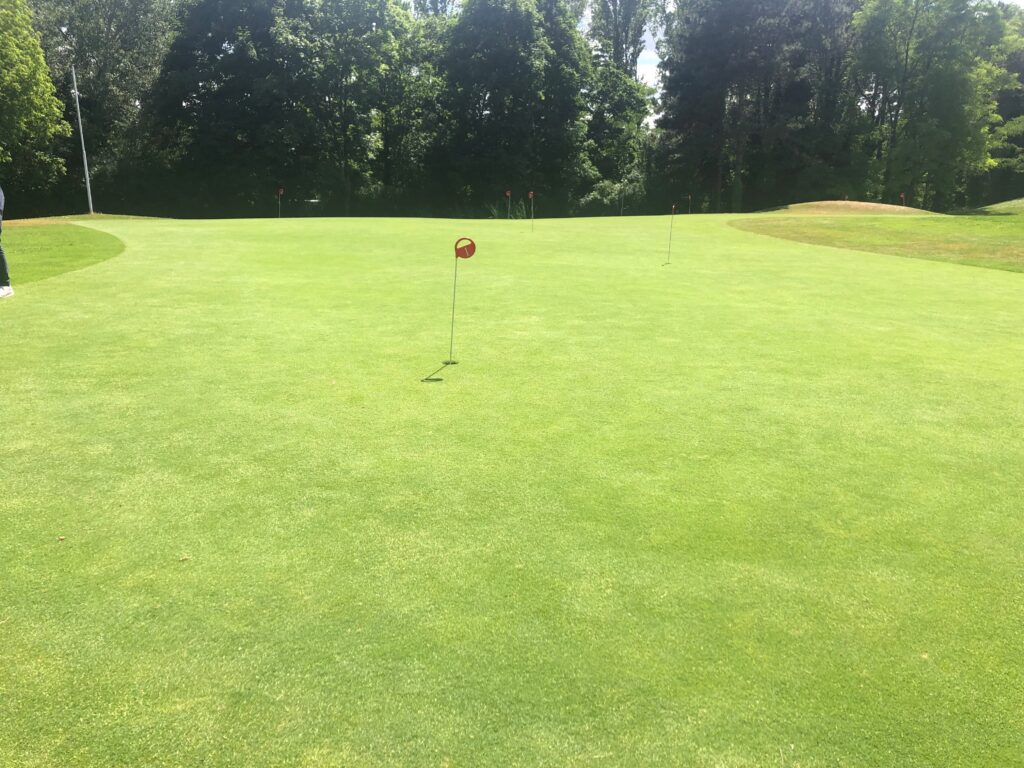 Entretien Du Practice Et Du Golf 9 Trous Du Grand Parc De Miribel